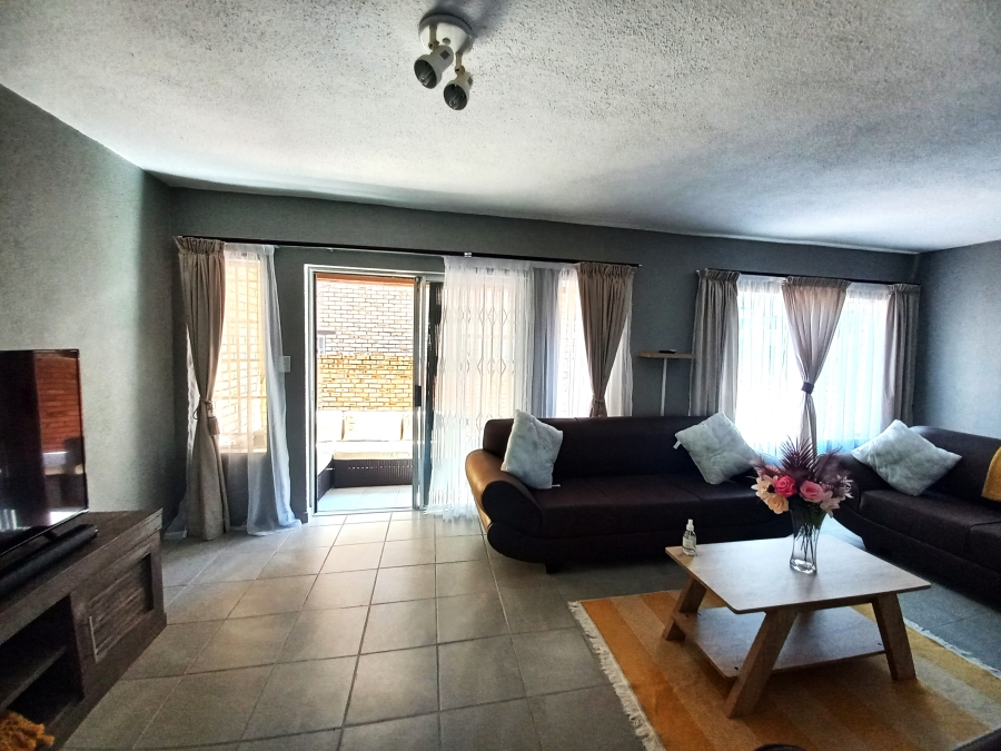 3 Bedroom Property for Sale in Safari Gardens North West
